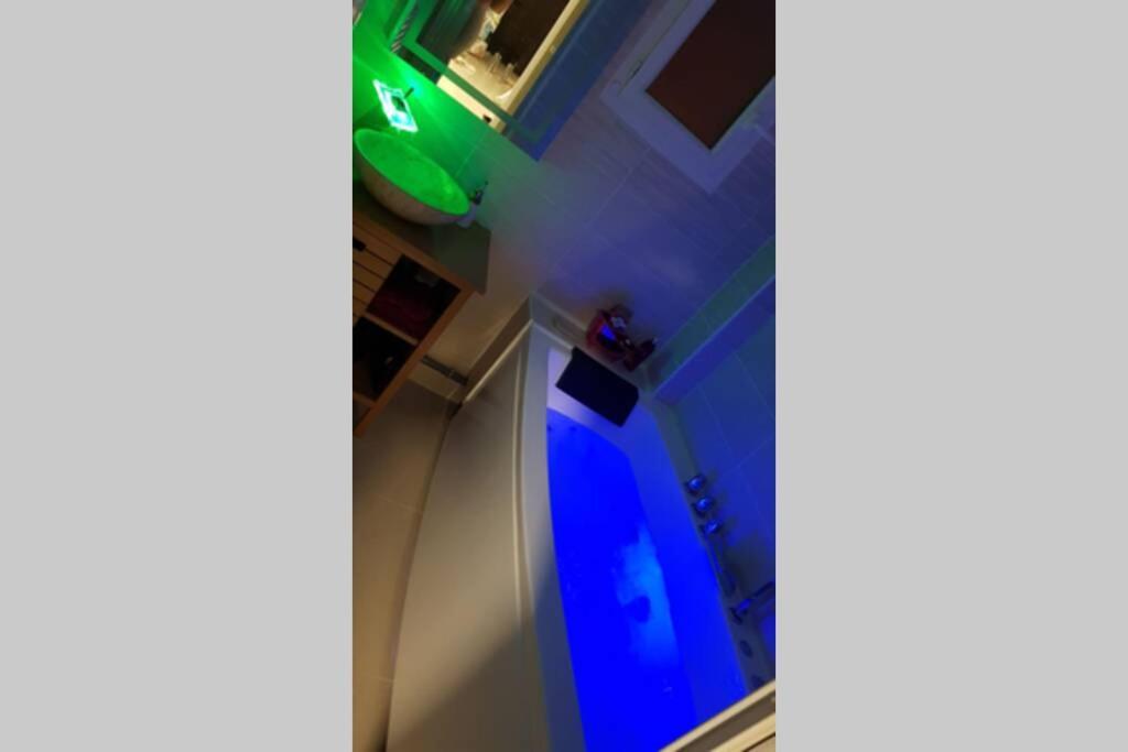Appartement Front Vieux Port Tout Option Jacuzzi Marseille Luaran gambar